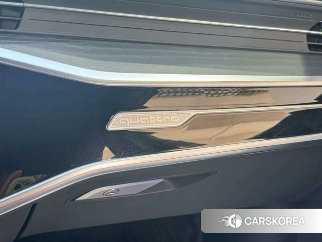 Audi A6L id 4278450 из Китая 16