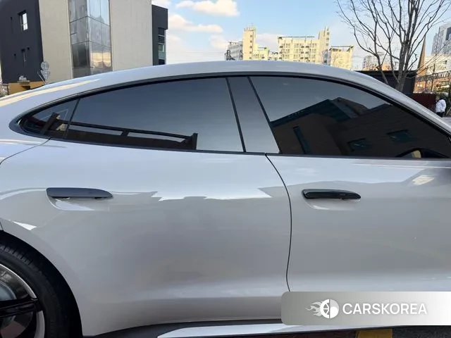 Porsche Taycan id 3695506 из Кореи 17