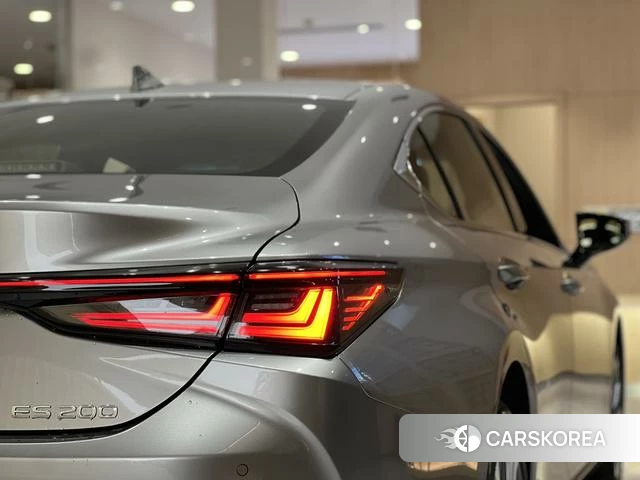 Lexus ES id 4392332 из Китая 16
