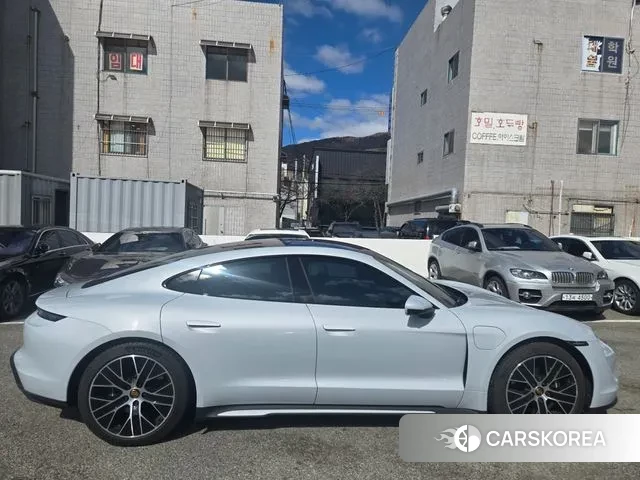 Porsche Taycan id 3716307 из Кореи 18