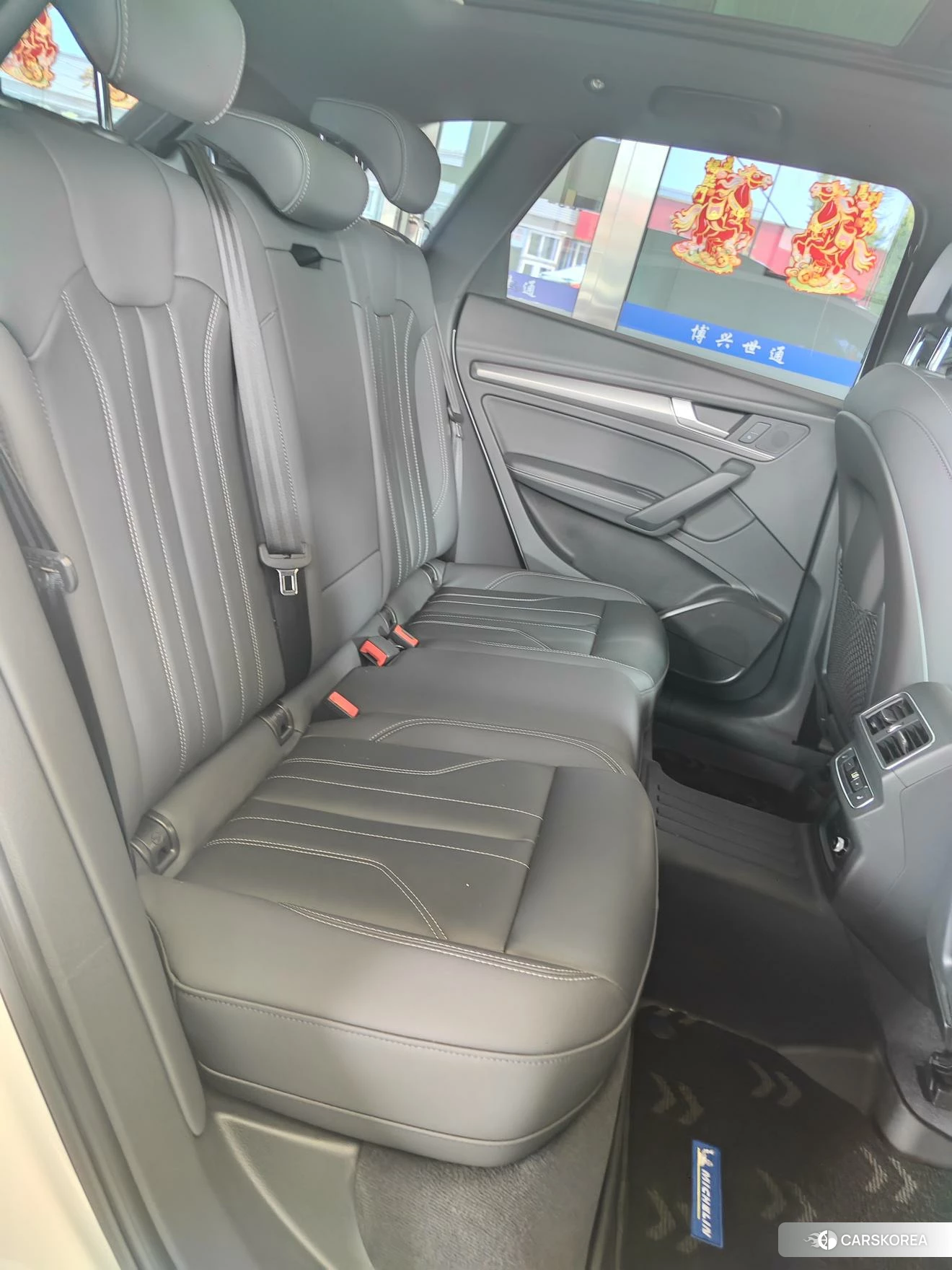 Audi Q5L id 4512722 из Китая 23