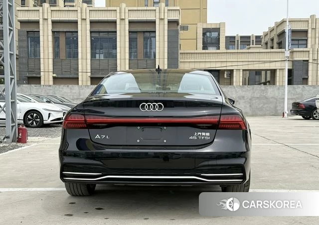 Audi A7L id 4307095 из Китая 14