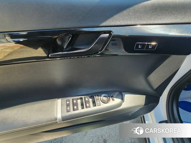 Hyundai Grandeur (GN7) id 3914717 из Кореи 18