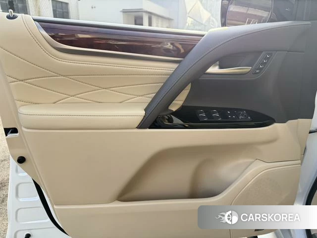 Lexus LX id 4260687 из Китая 18