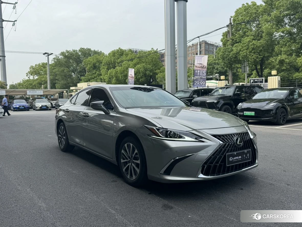 Lexus ES id 4473382 из Китая 16