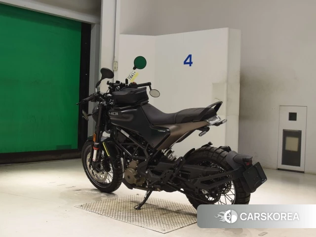Husqvarna SVARTPILEN 401 id 4348064 из Японии 8