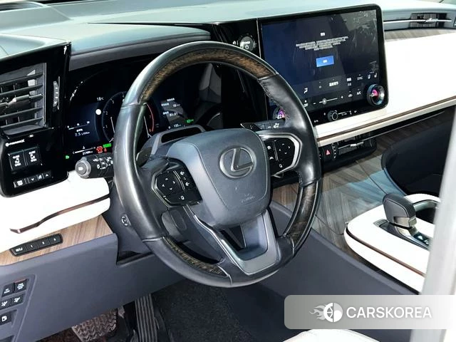 Lexus LM id 4314678 из Китая 16