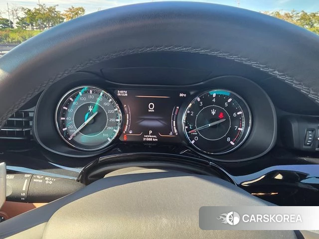 Maserati Quattroporte id 4863313 из Кореи 18