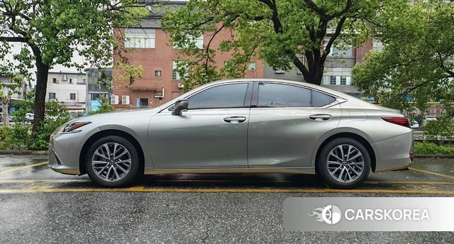 Lexus ES id 4262046 из Китая 9