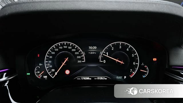 BMW 5 Series (G30) id 3936533 из Кореи 18