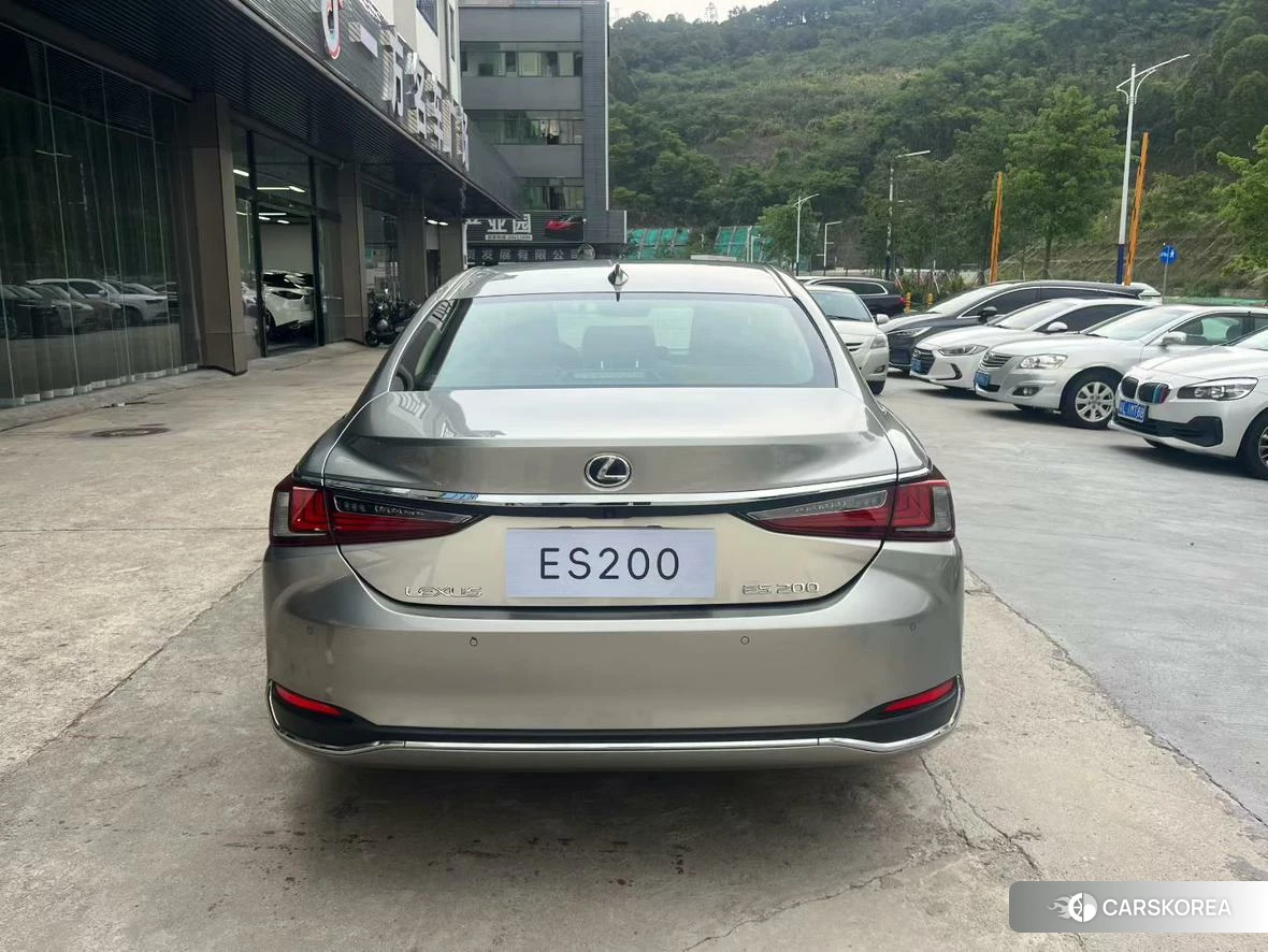 Lexus ES id 4405947 из Китая 8