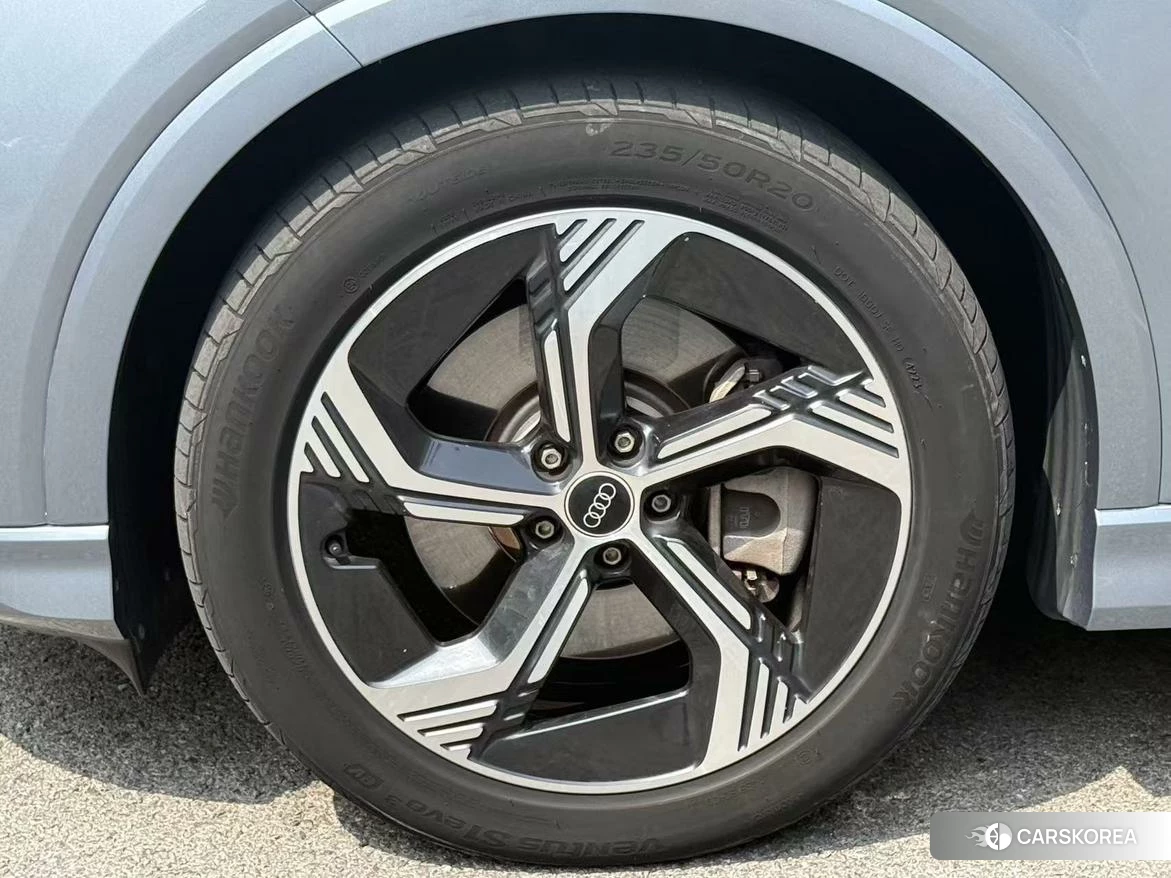 Audi Q4 id 4498473 из Китая 18