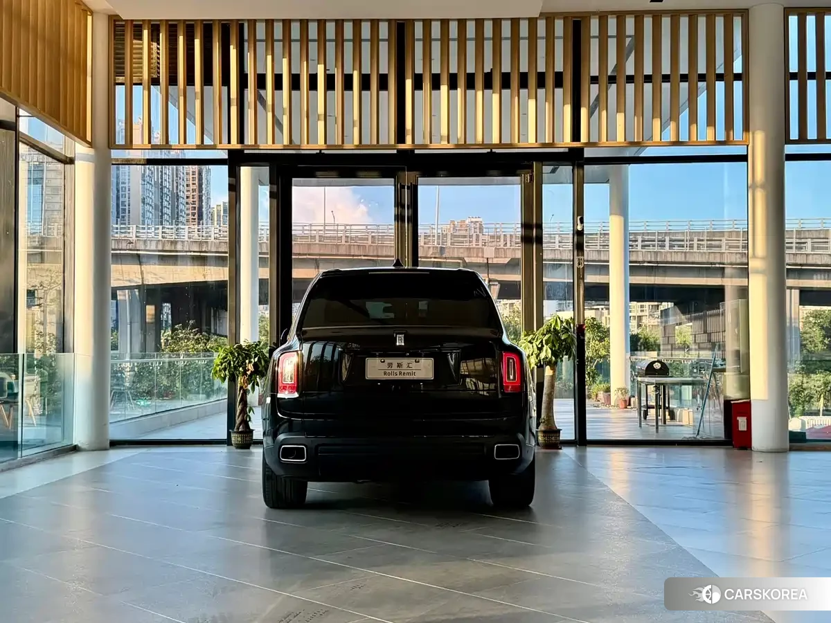 Rolls-Royce Cullinan id 4554076 из Китая 8