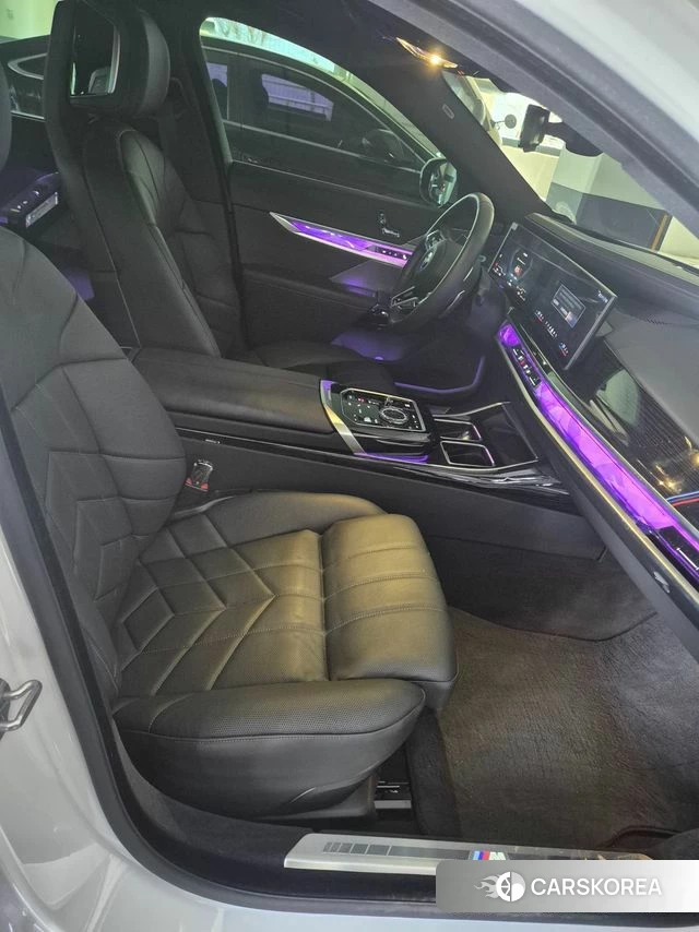 BMW 7 Series (G70) id 3823719 из Кореи 8