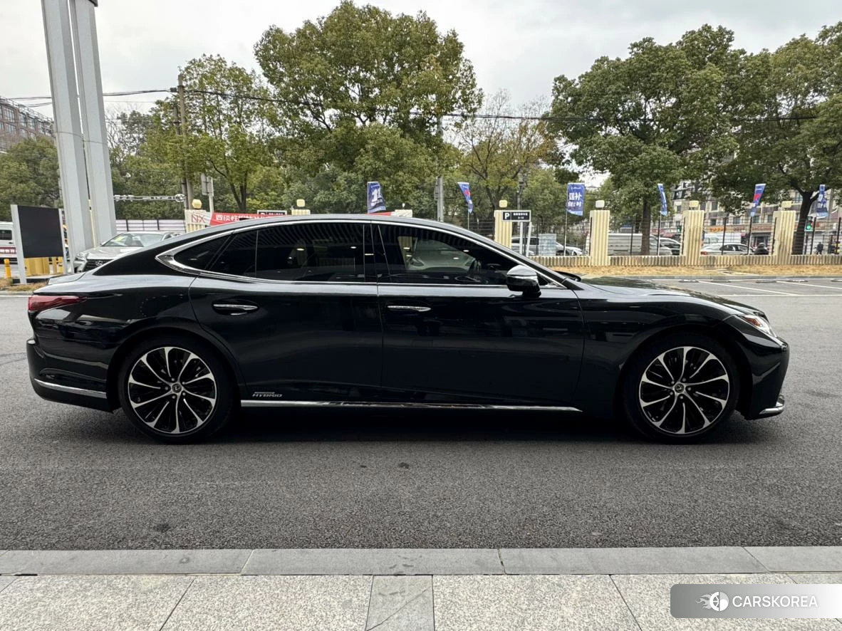 Lexus LS id 4511020 из Китая 16