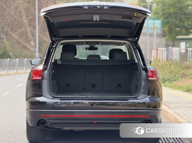 Volkswagen Touareg id 4274755 из Китая 12