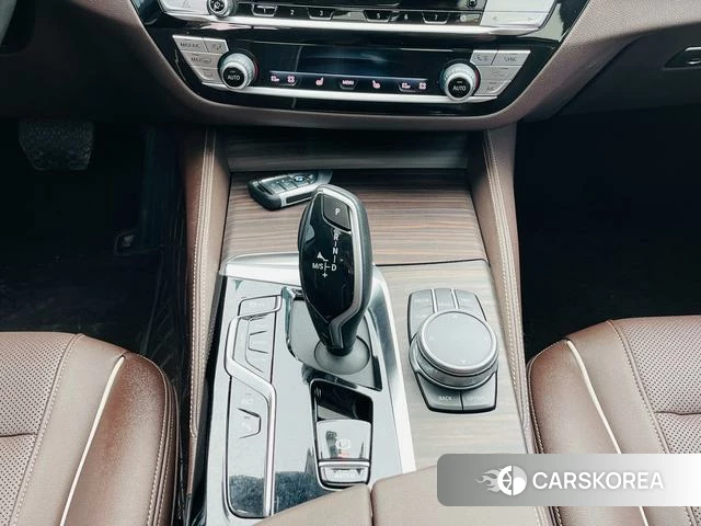 BMW 5 series PHEV id 4210303 из Китая 26