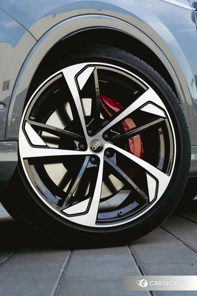 Audi SQ7 id 4259325 из Китая 18