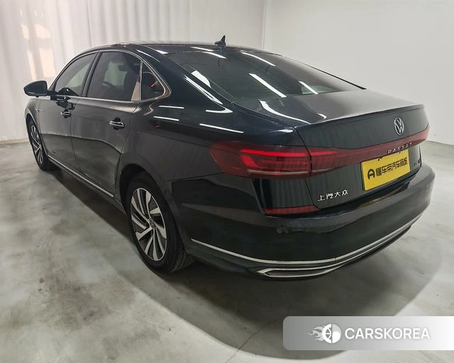 Volkswagen Passat PHEV id 4298047 из Китая 18