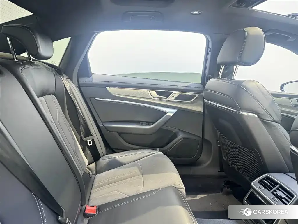 Audi A6L id 4576591 из Китая 15
