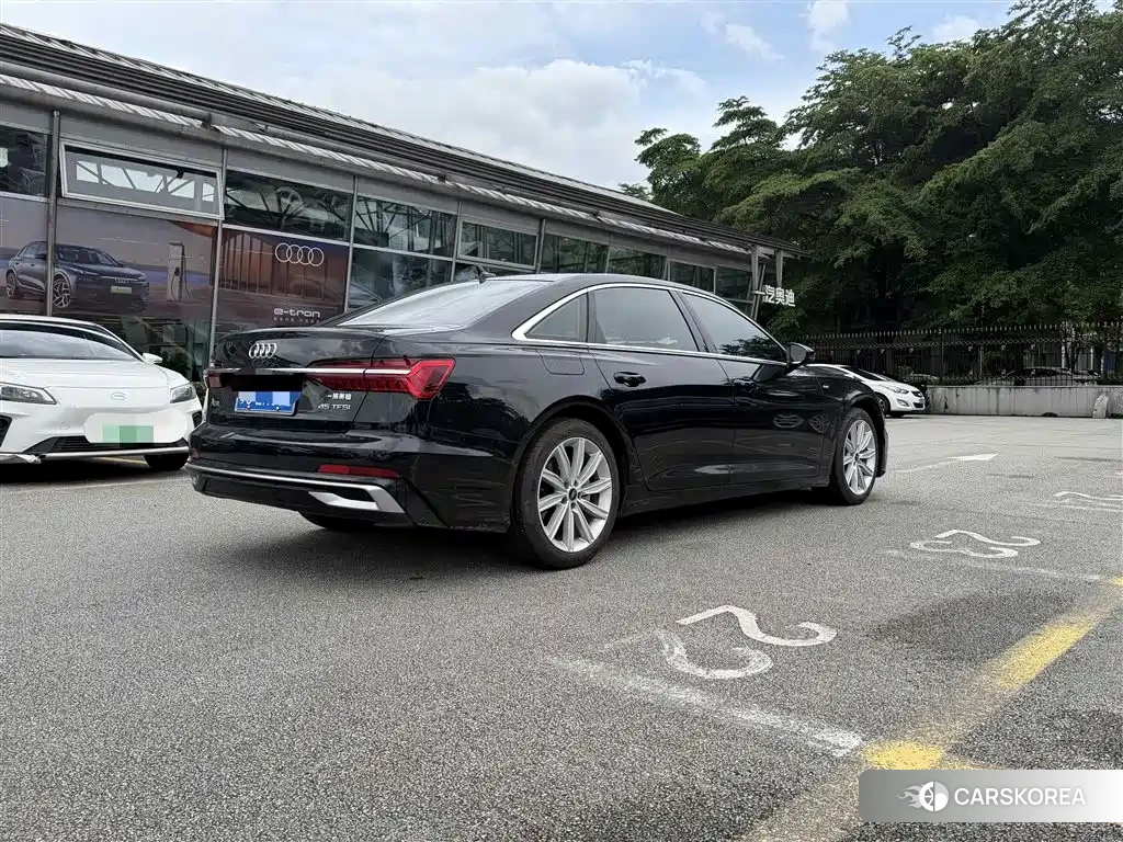 Audi A6L id 4553829 из Китая 8
