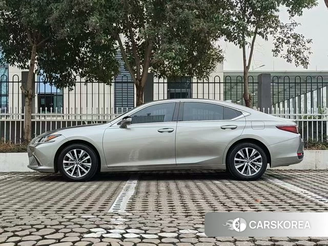 Lexus ES id 4210566 из Китая 18