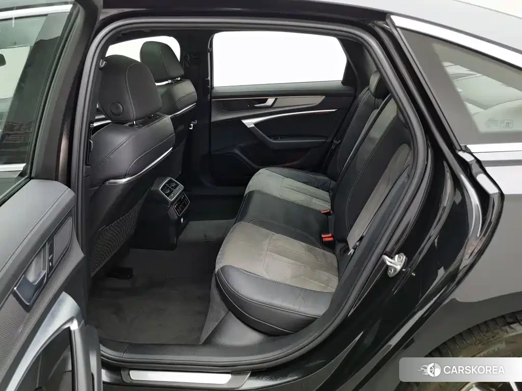Audi A6L id 4629796 из Китая 23