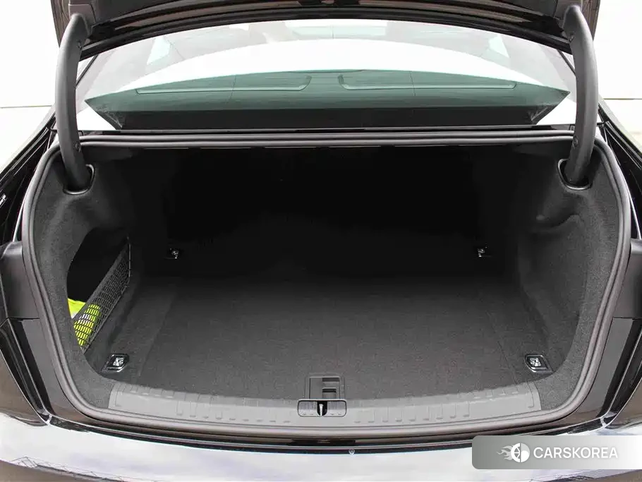 Audi A6L id 4669395 из Китая 14