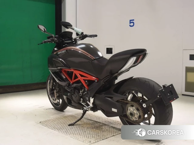 Проданный Ducati DIAVEL CARBON id 4312753 из Японии, фото 8