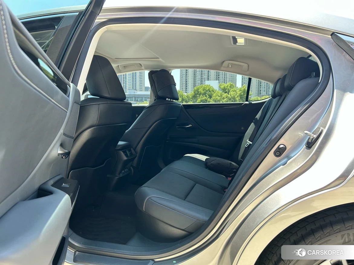 Lexus ES id 4479276 из Китая 16