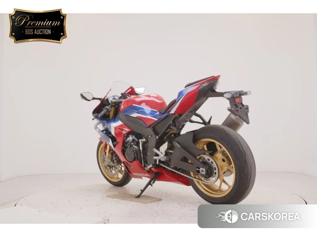 Проданный Honda CBR1000RR-R FIREBLADE SP id 4368002 из Японии, фото 8
