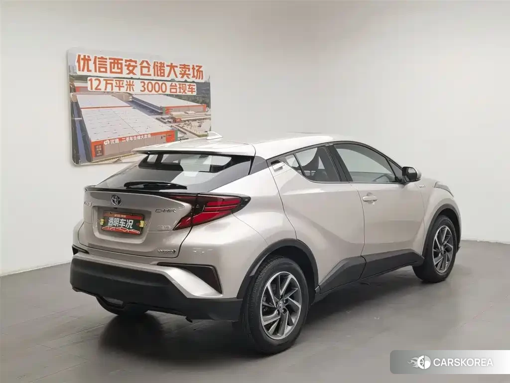 Toyota C-HR id 4570348 из Китая 22