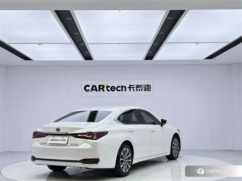 Lexus ES id 4576385 из Китая 23