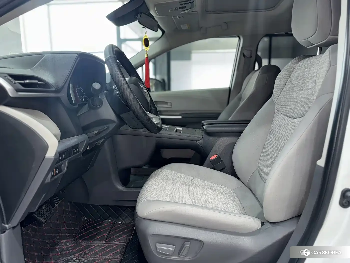 Toyota Sienna id 4548051 из Китая 8
