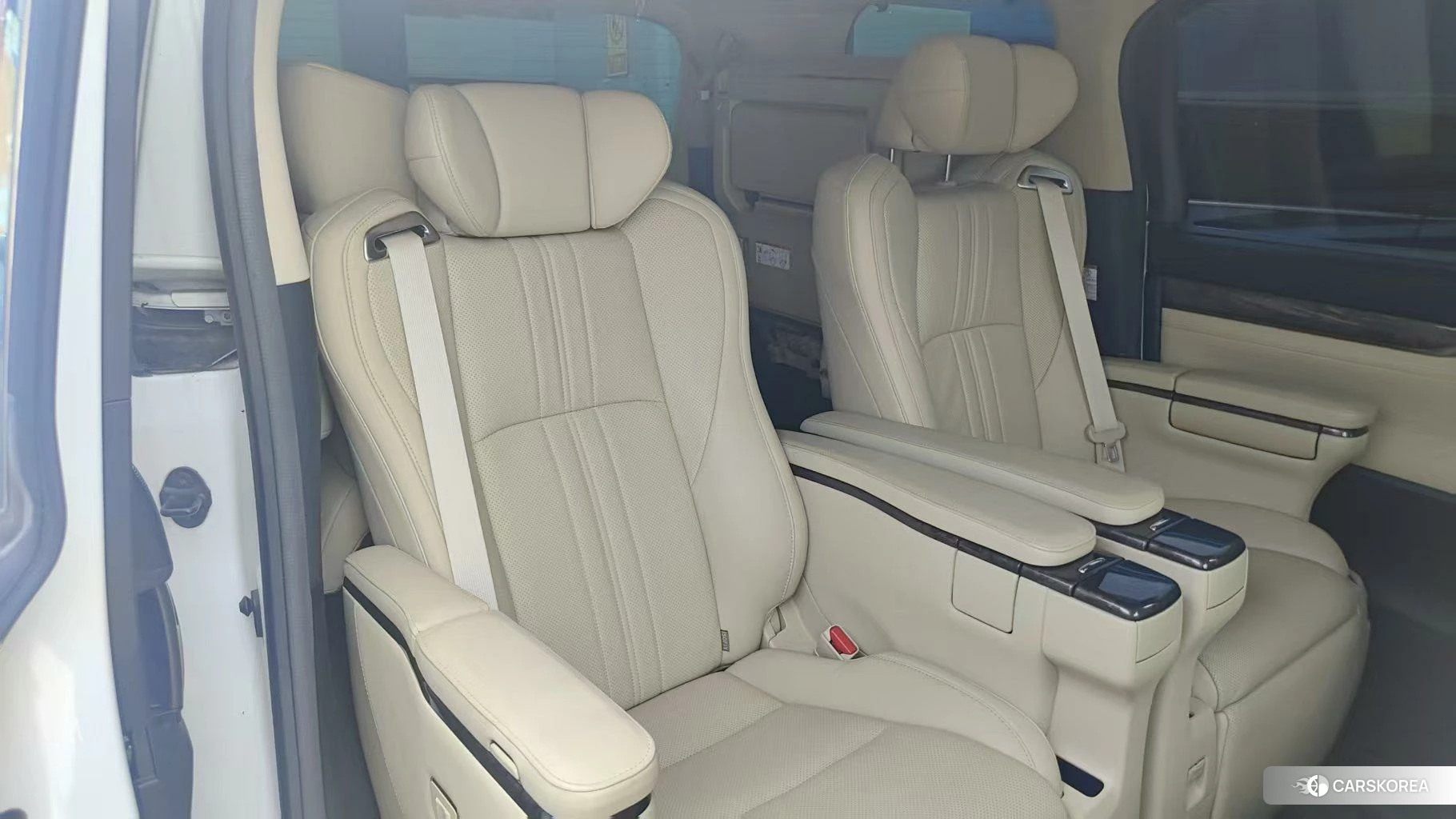 Toyota Elfa id 4467702 из Китая 8