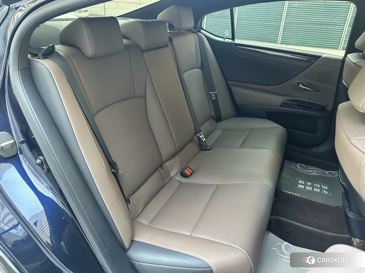Lexus ES id 4479266 из Китая 21