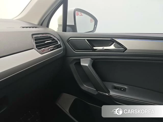 Volkswagen Tiguan L PHEV id 4210888 из Китая 13