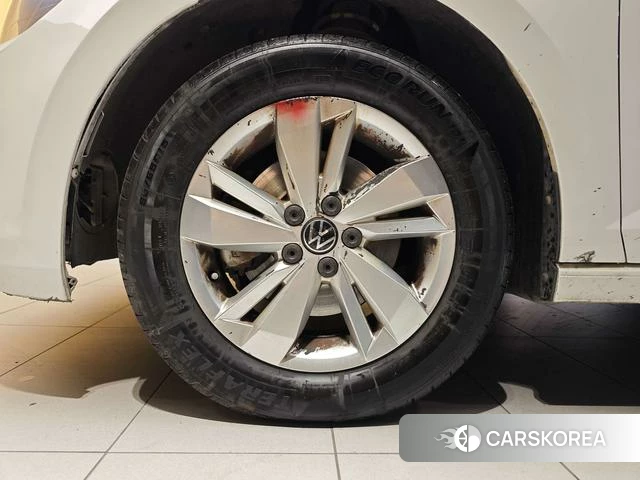 Volkswagen Polo id 4353791 из Китая 31