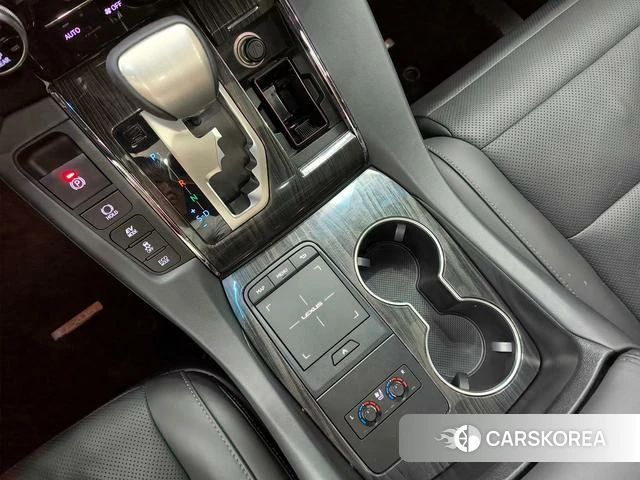Lexus LM id 4291449 из Китая 35