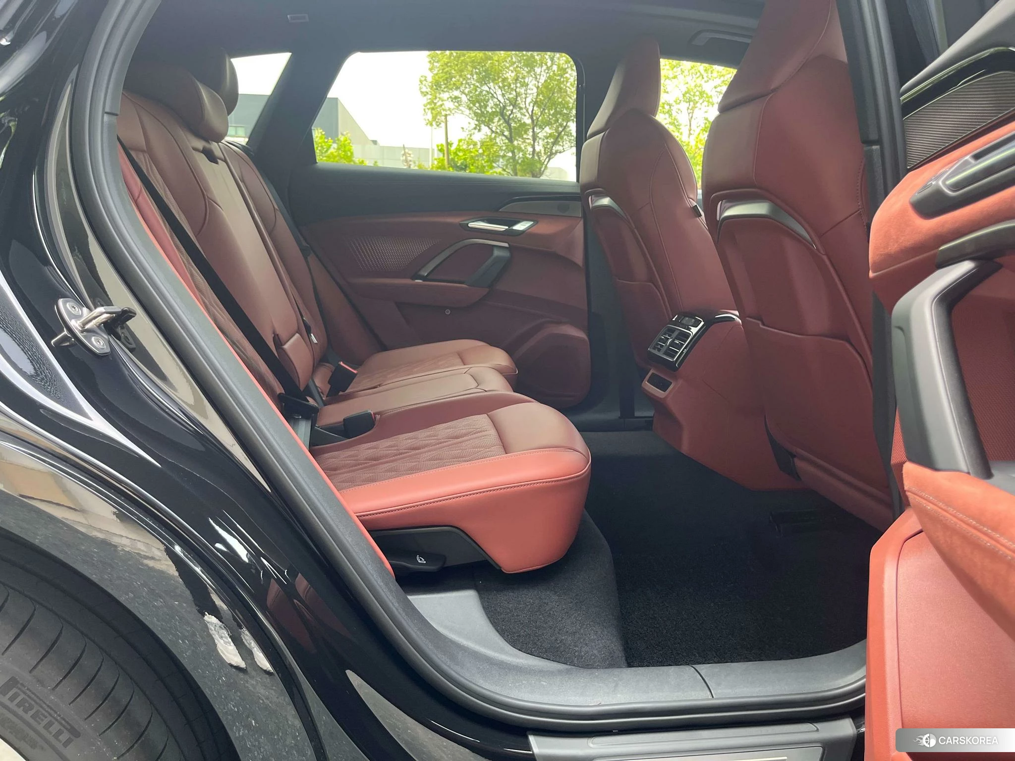 Audi Q5L id 4512392 из Китая 15