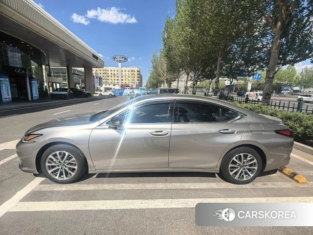 Lexus ES id 4301751 из Китая 10