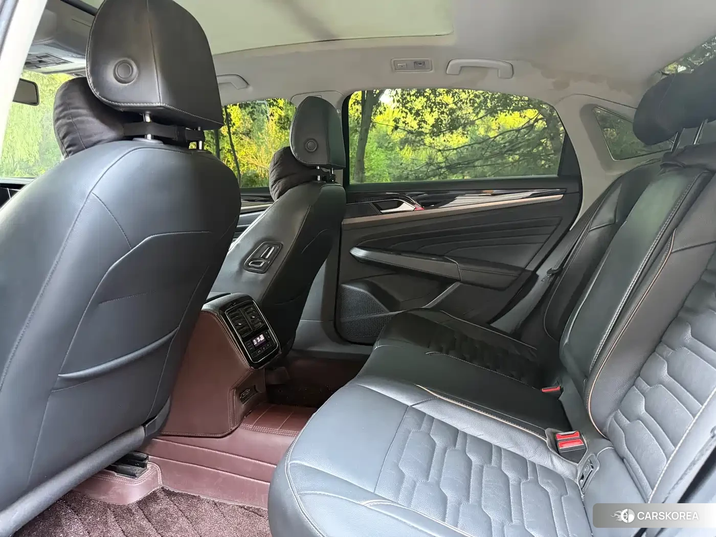Volkswagen Passat id 4578332 из Китая 9