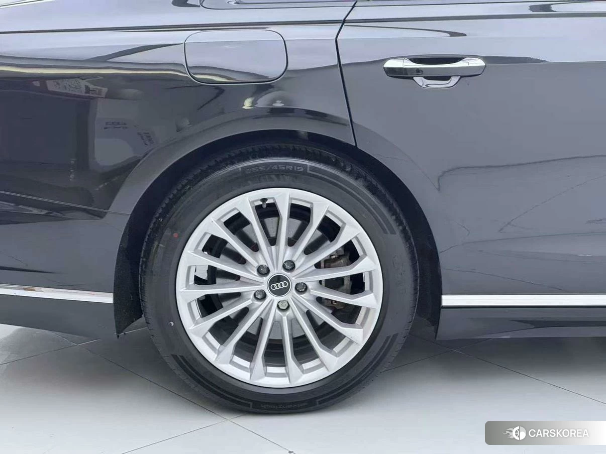 Audi A8 id 4479734 из Китая 13