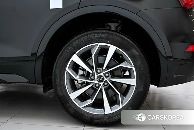 Audi Q5L id 4301000 из Китая 18