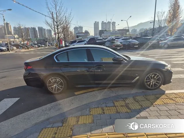 BMW 5 Series (G30) id 3399091 из Кореи 12