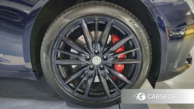 Maserati Quattroporte id 2997747 из Кореи 10