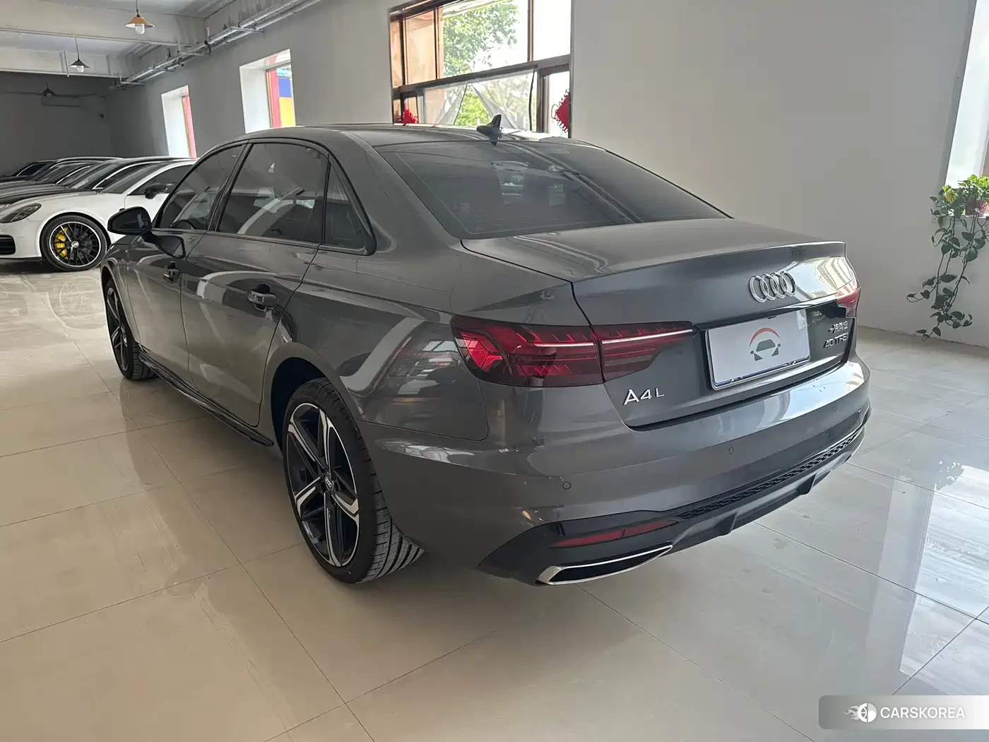 Audi A4L id 4546107 из Китая 10