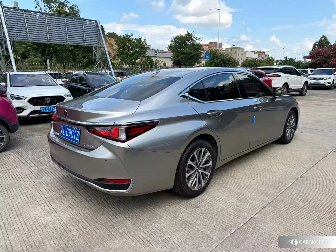 Lexus ES id 4576383 из Китая 8