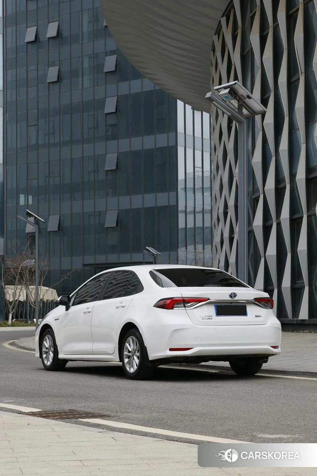 Toyota Corolla dual engine E+ id 4261825 из Китая 8