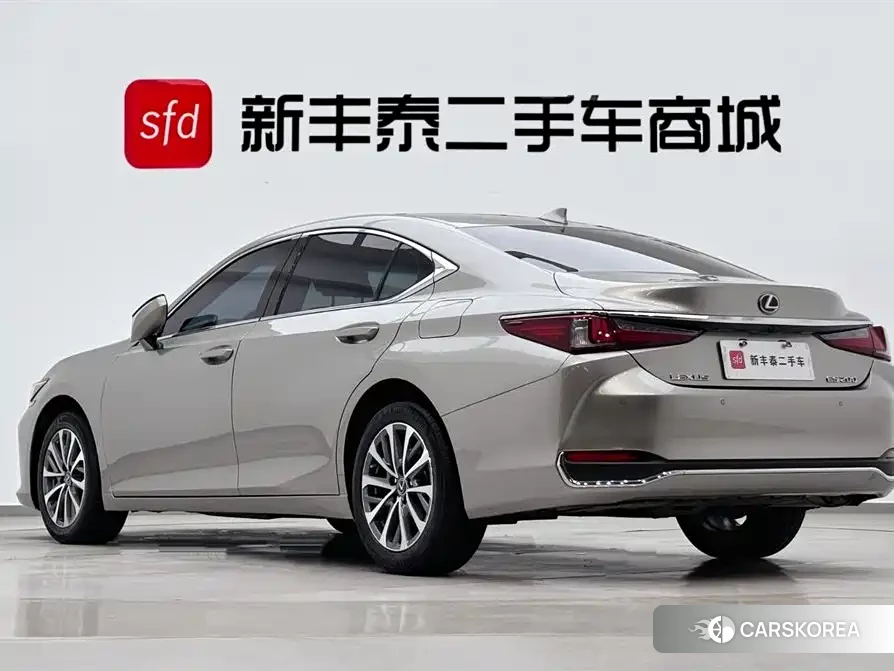 Lexus ES id 4649407 из Китая 30